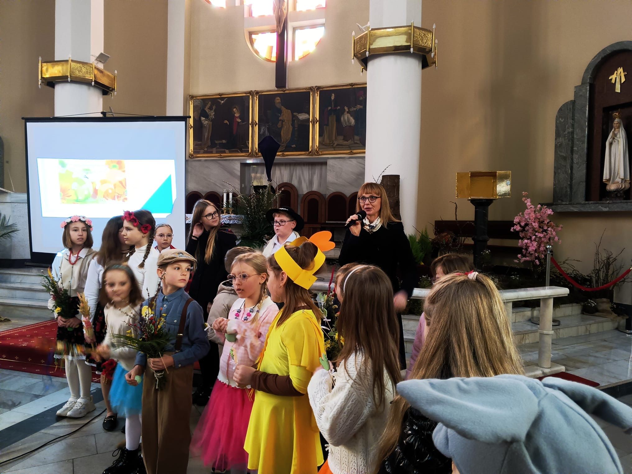 Przedstawienie wielkanocne przygotowanie przez Nauczycieli i Uczniów. SP 45