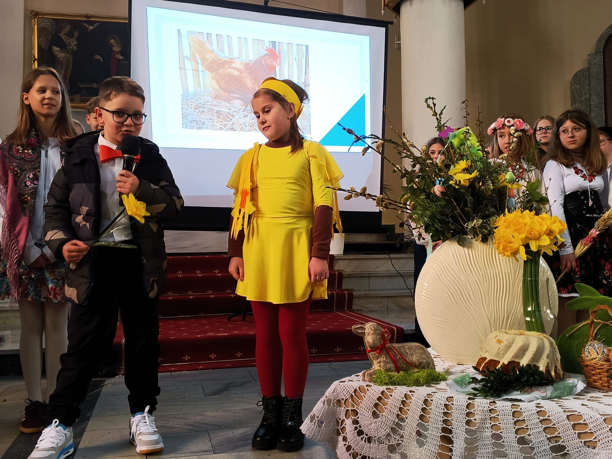 Przedstawienie wielkanocne przygotowanie przez Nauczycieli i Uczniów. SP 45