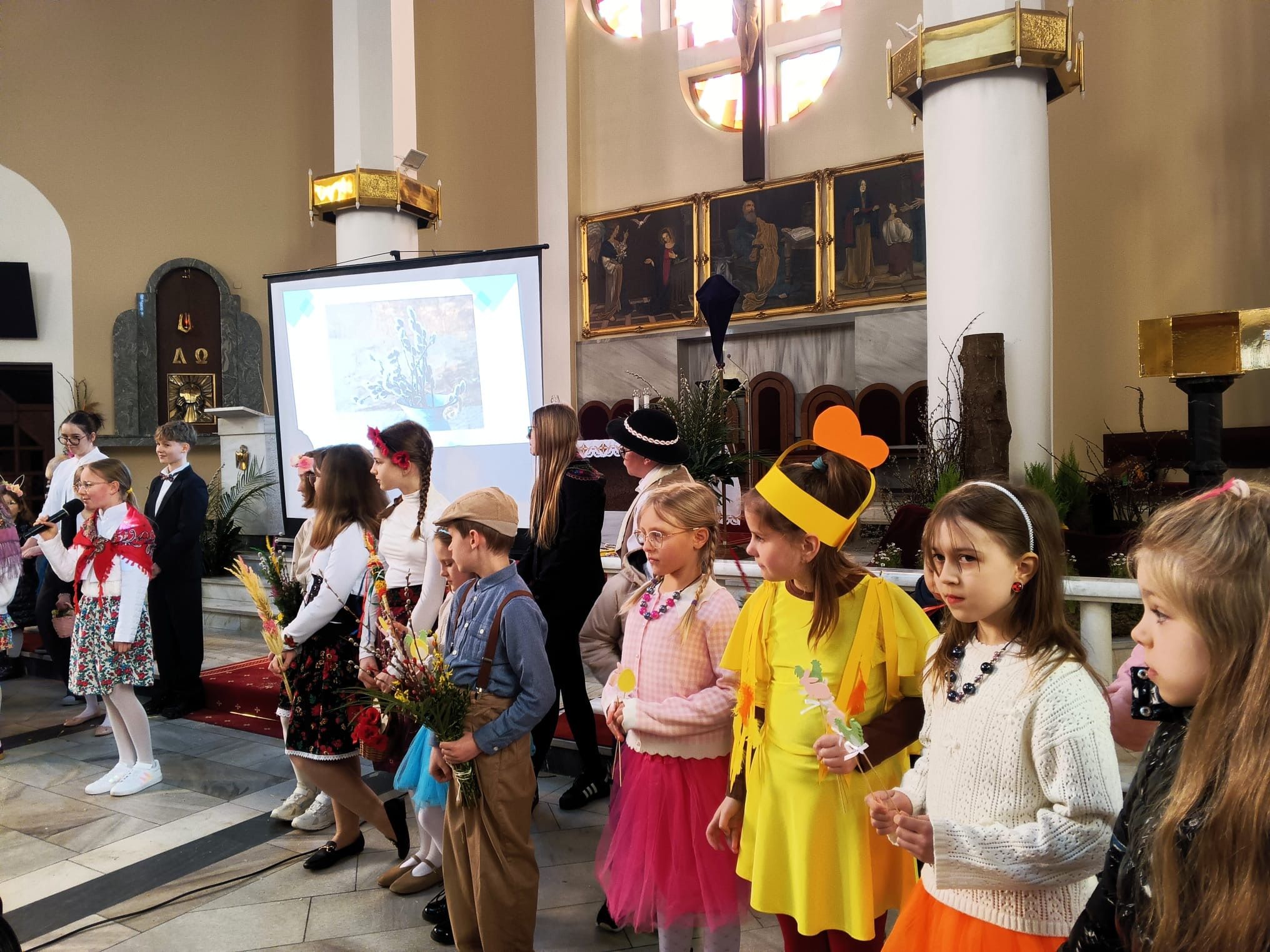 Przedstawienie wielkanocne przygotowanie przez Nauczycieli i Uczniów. SP 45