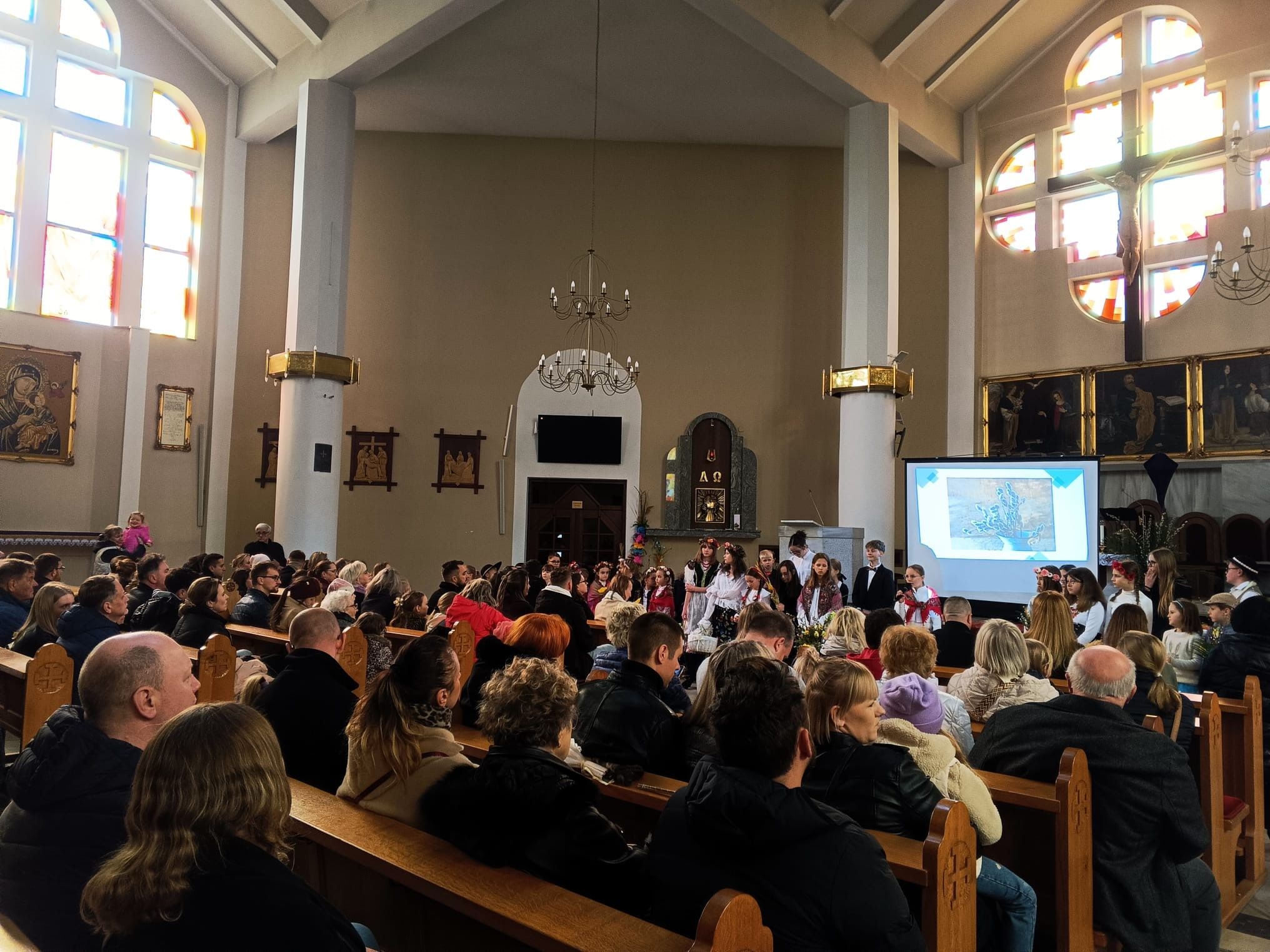 Przedstawienie wielkanocne przygotowanie przez Nauczycieli i Uczniów. SP 45