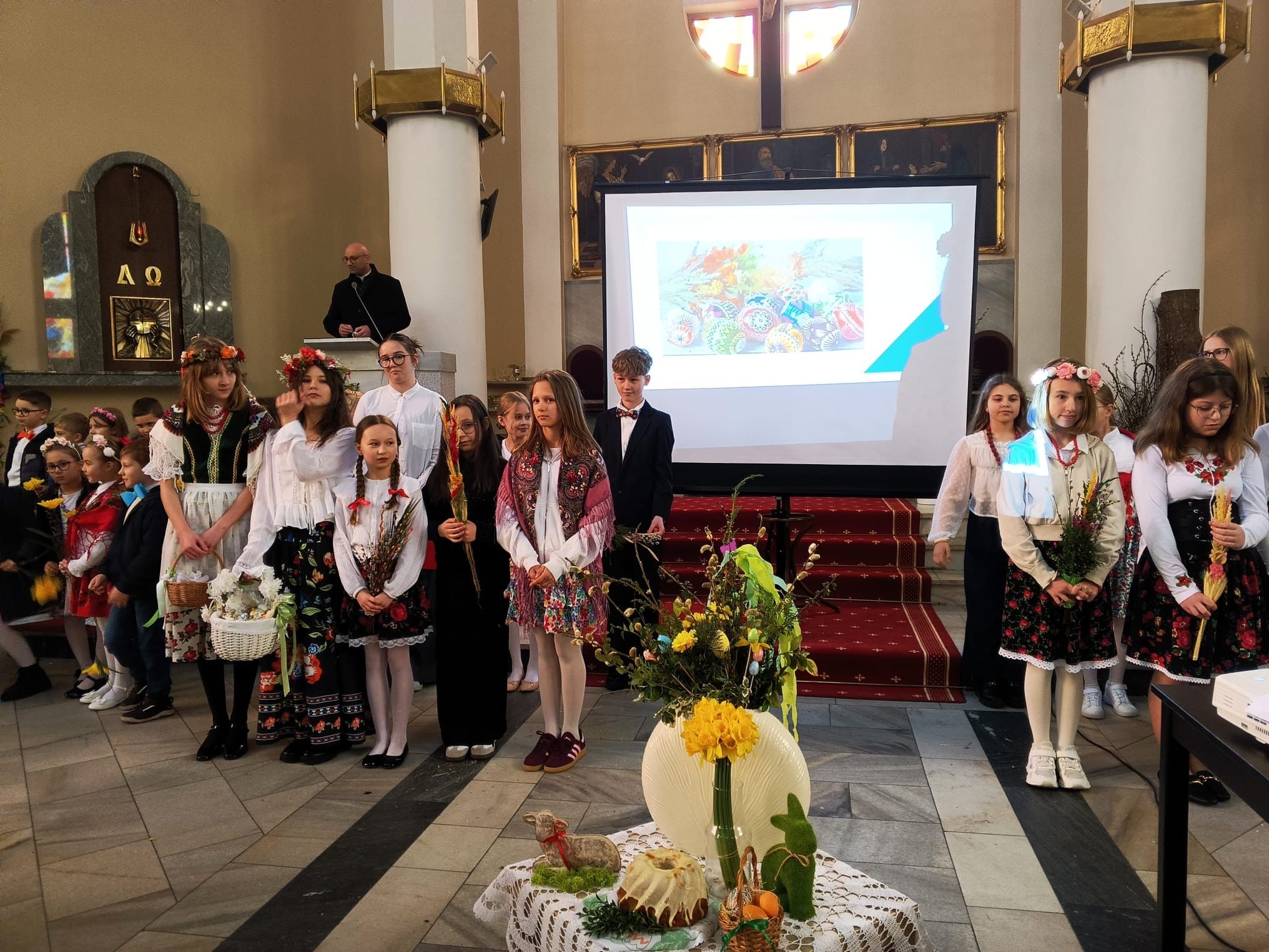 Przedstawienie wielkanocne przygotowanie przez Nauczycieli i Uczniów. SP 45